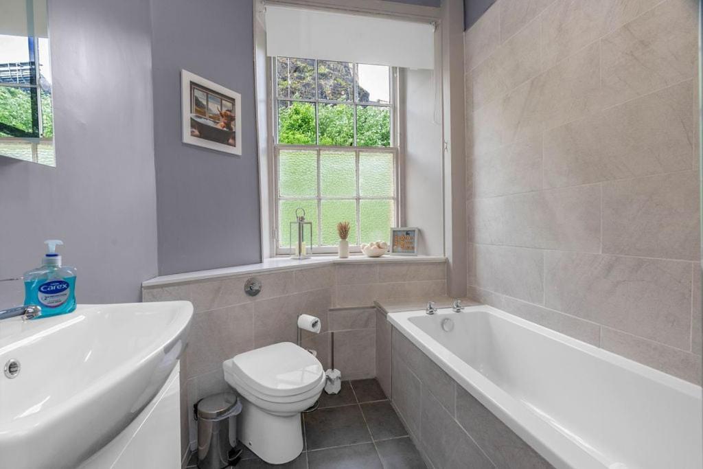 Guestready - Lovely Nest In The Old Town Edinburg Exteriör bild