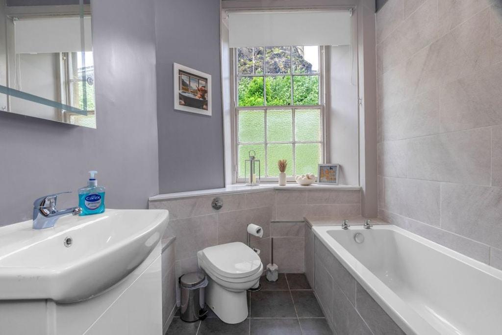Guestready - Lovely Nest In The Old Town Edinburg Exteriör bild